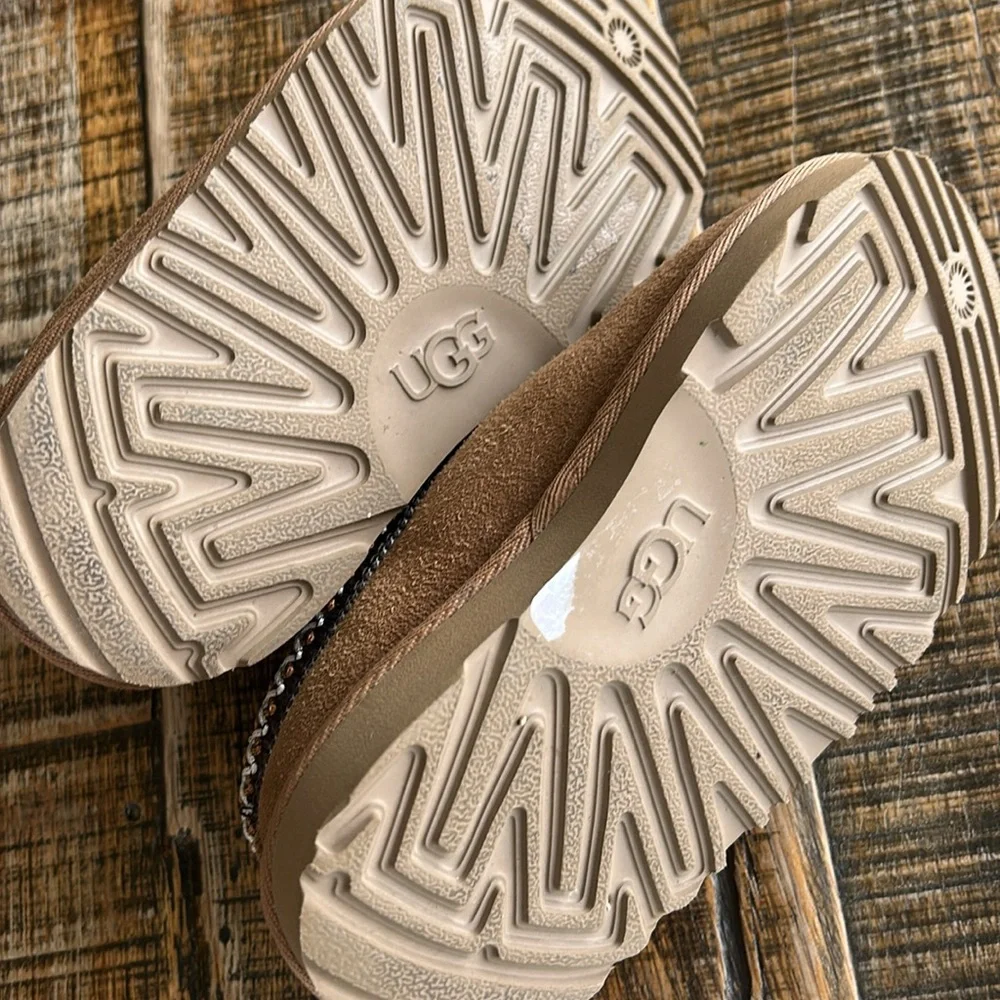 UGG kids 11 slipper